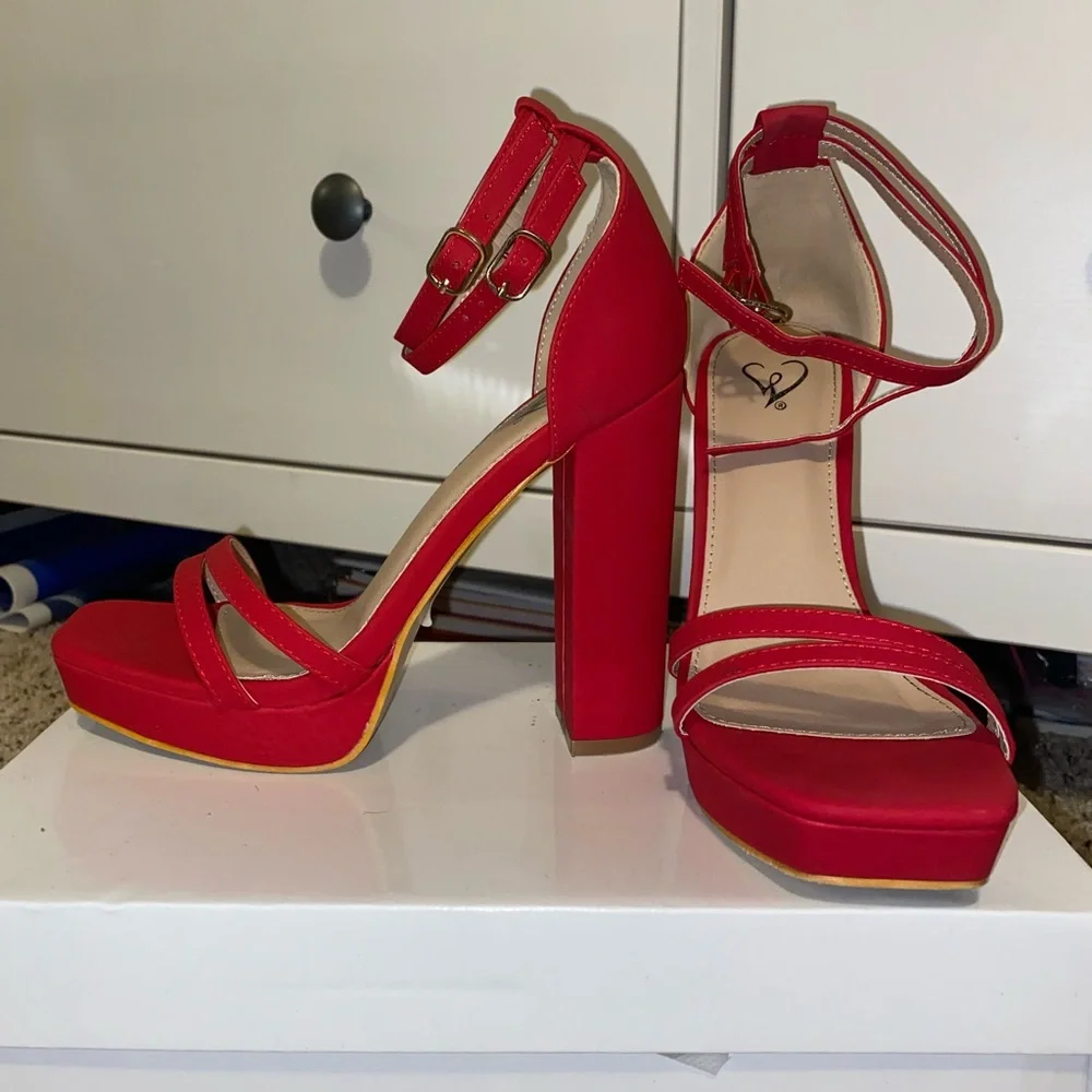 Windsor Heels - Picture 4 of 4